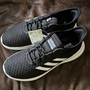 Adidas women’s size 6.5 running sneaker NEW